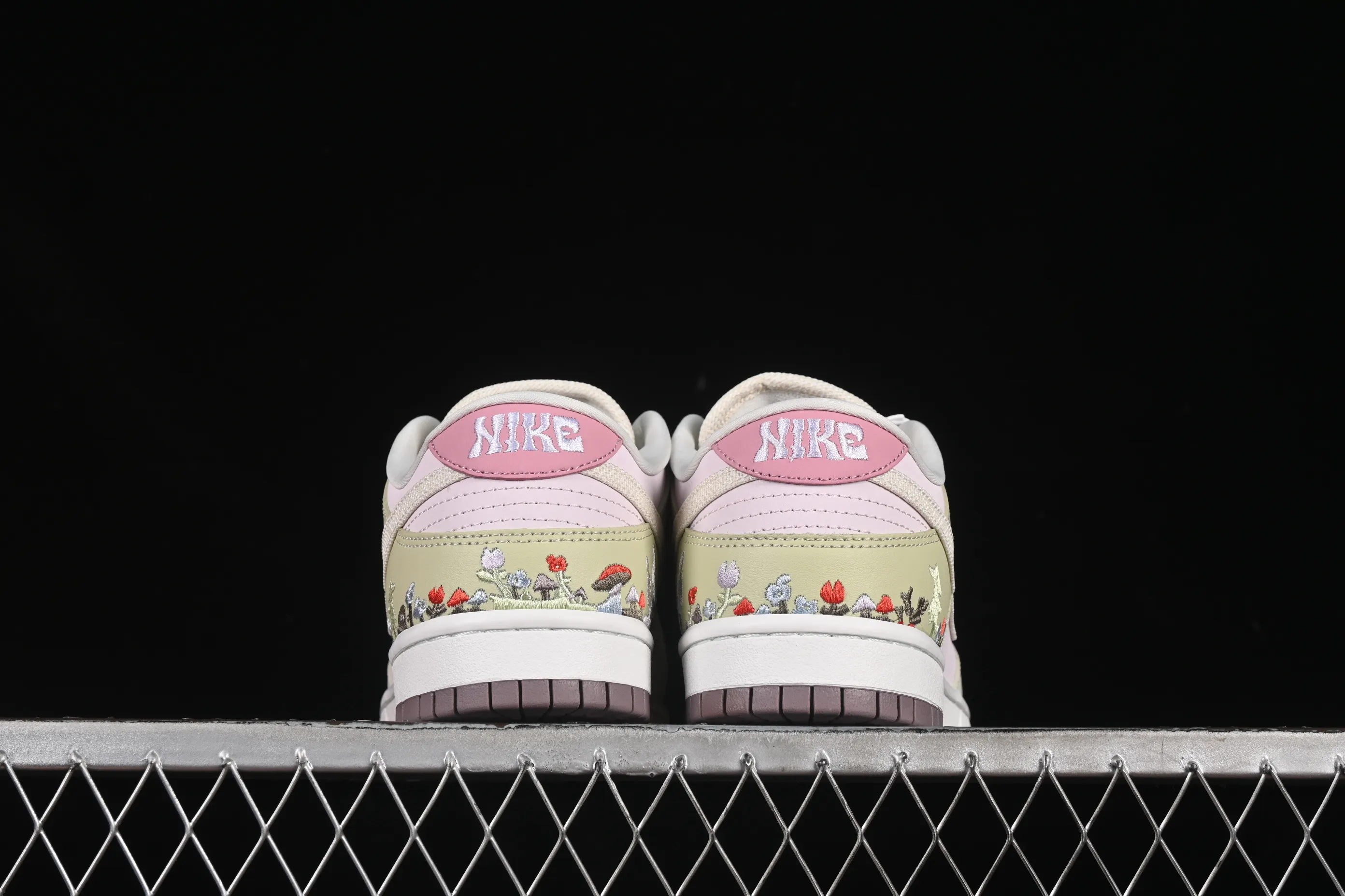 All categories Nk SB Dunk series Nk SB Dunk Low low-top sneakers Nike Dunk Low "Mushroom" floral theme low-top casual sneakers IB8876-661